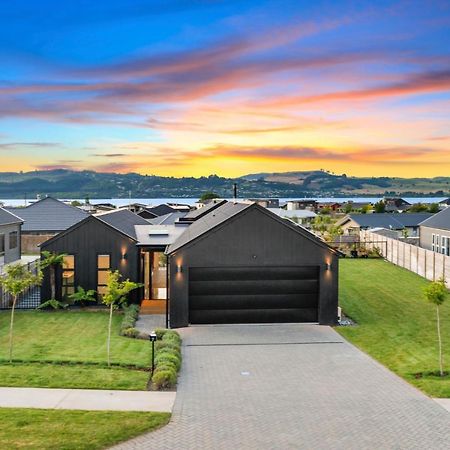 Mellow Yellow Taupo Exterior photo