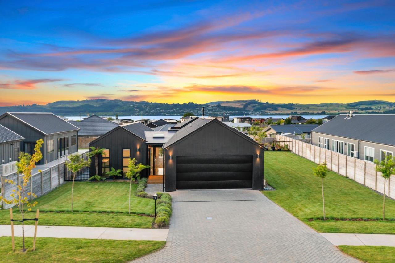 Mellow Yellow Taupo Exterior photo