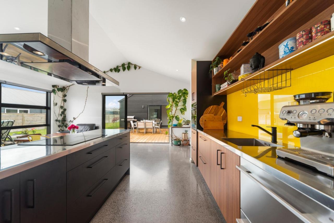 Mellow Yellow Taupo Exterior photo